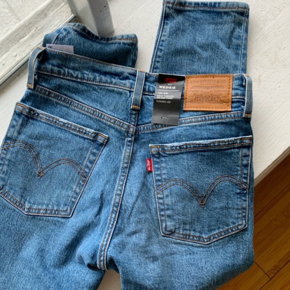 LEVI WEDGIE JEANS